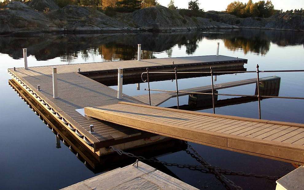 Fishing Docks and Decks - Fishing Piers - Floating Dock System - SuperDeck